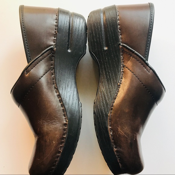 Dansko Women’s Brown Clogs GUC size 39 - Picture 7 of 8